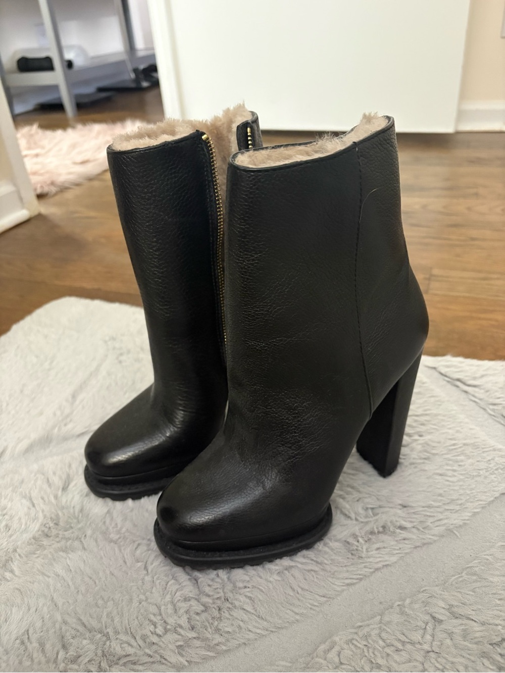 Alice + Olivia Black Leather Fur-Lined High Block Heel Ankle Boots